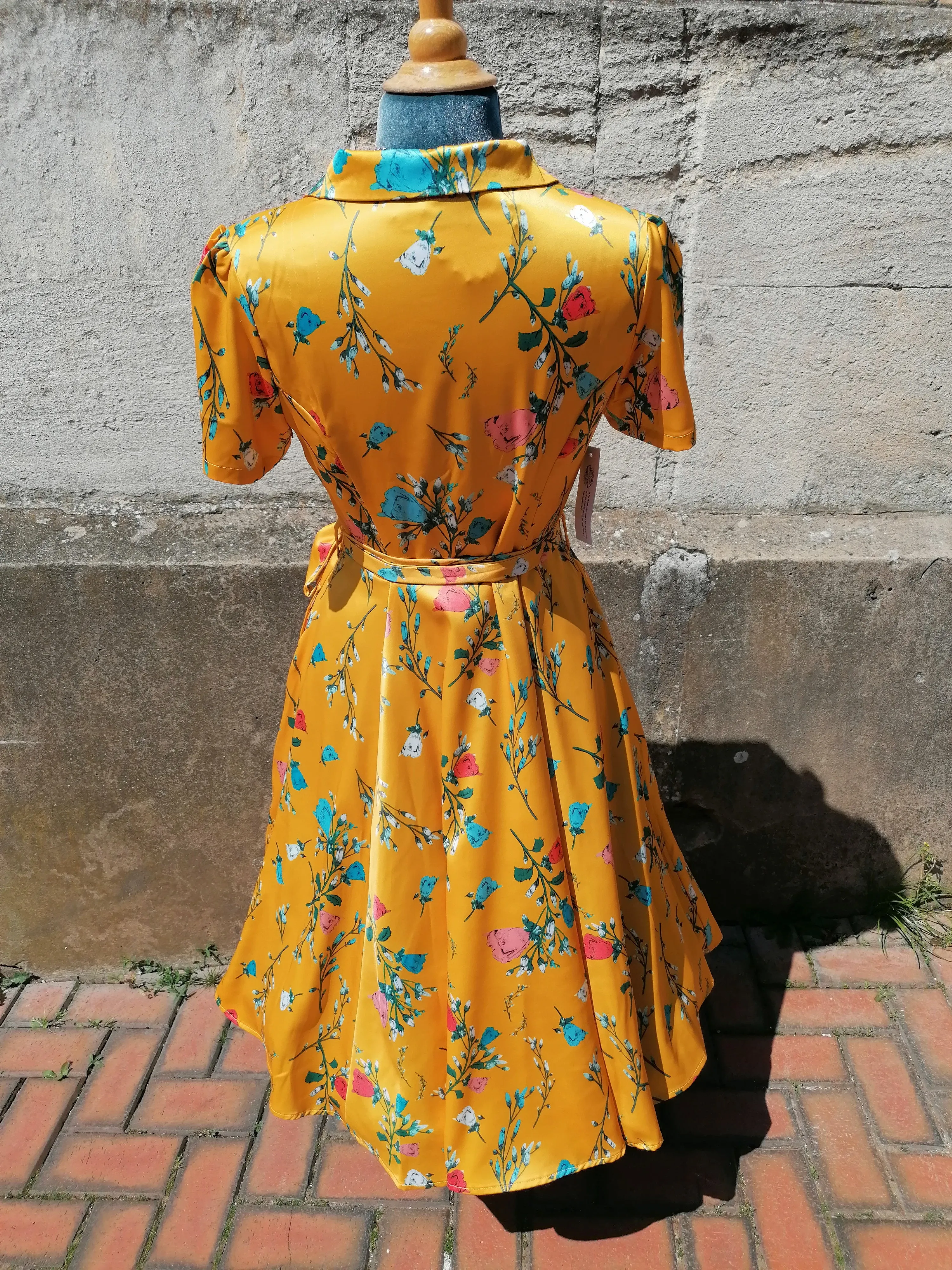 Golden 1950s style dress