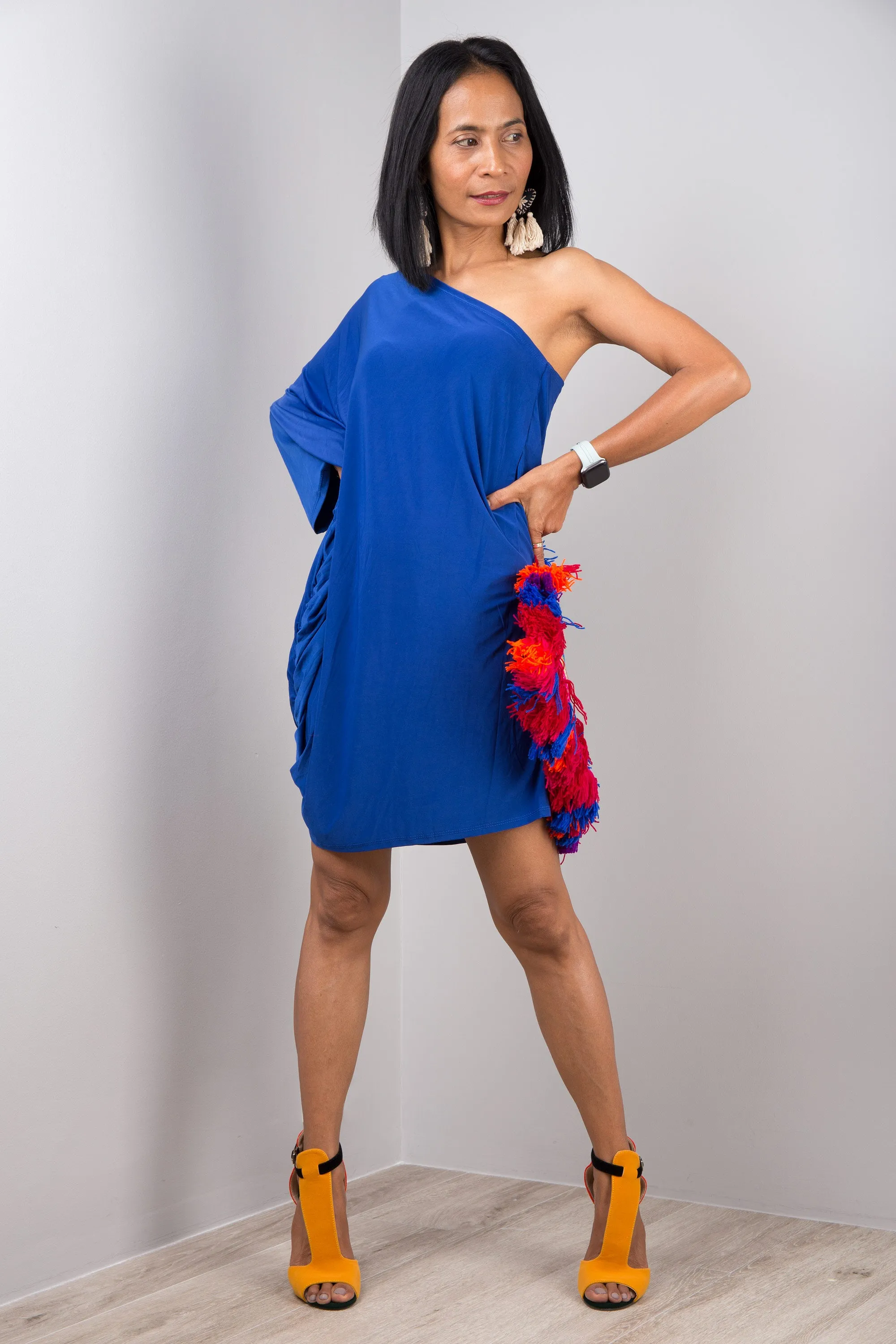 Short blue dress