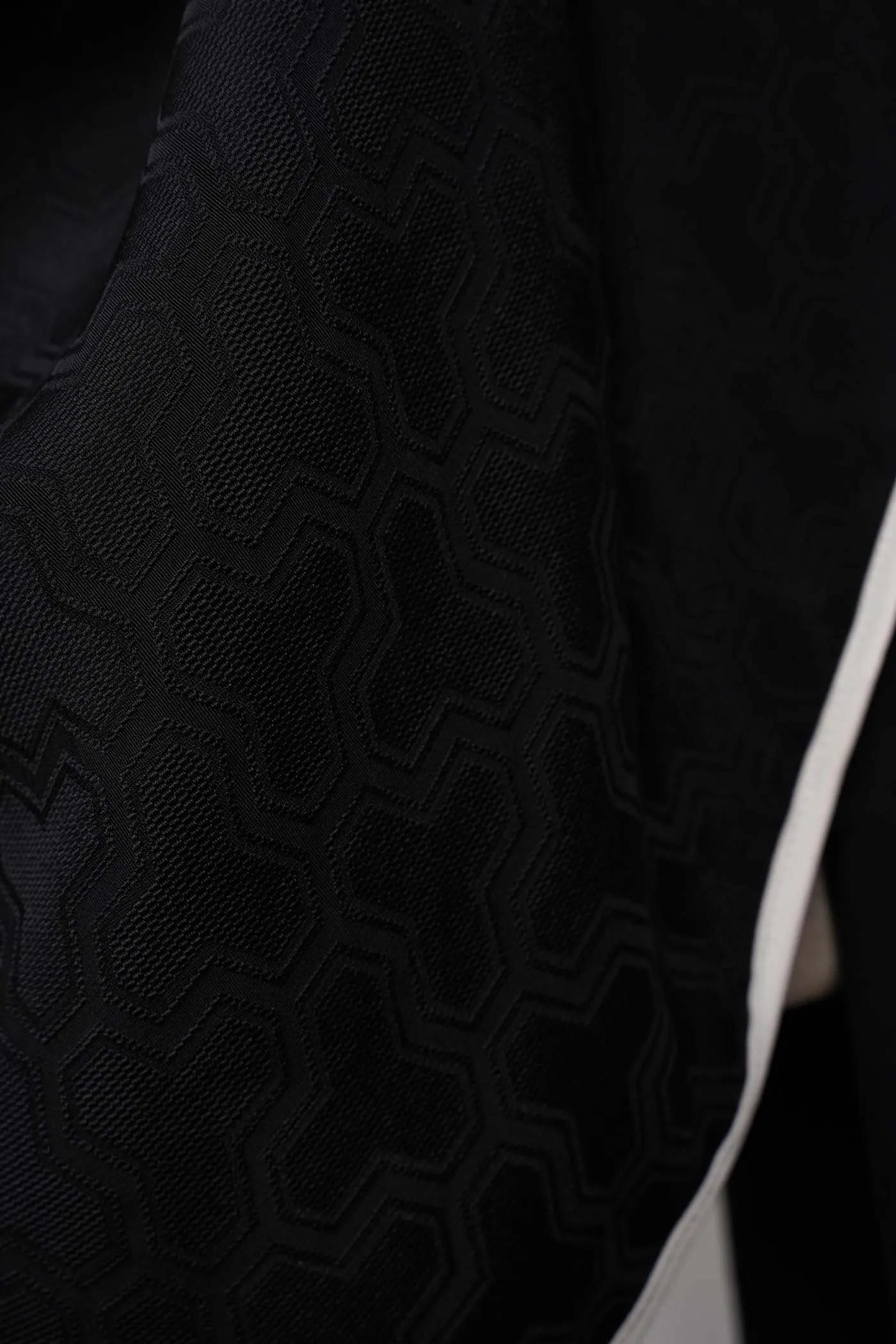 White and Black Patterned Silk Seamless Sides Slip-On Top
